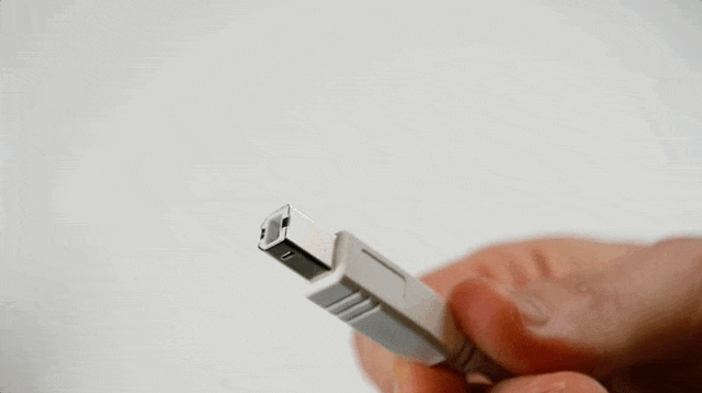 Gif shows someone connecting the Rode Podcaster to a laptop.