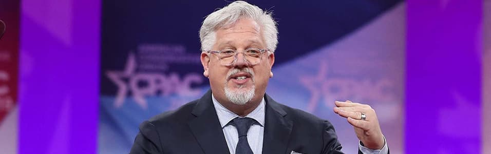 Image shows Glenn Beck at the Conservative Political Action Conference