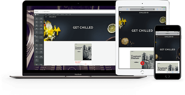 This is a neutral backdrop with a macbook, iPad and iphone all overlayed over each other. The homescreens of each are the homepages for the Website Builders.